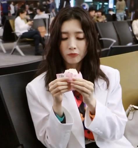 江疏影口 视频,视频展现魅力四射瞬间